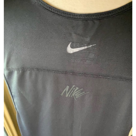 💥Nike Dri-fit workout tank top💥 - Picture 4 of 10